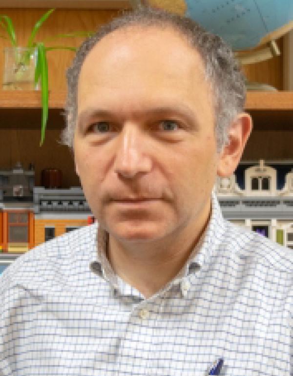 Headshot of Dr. Leonid Koralov